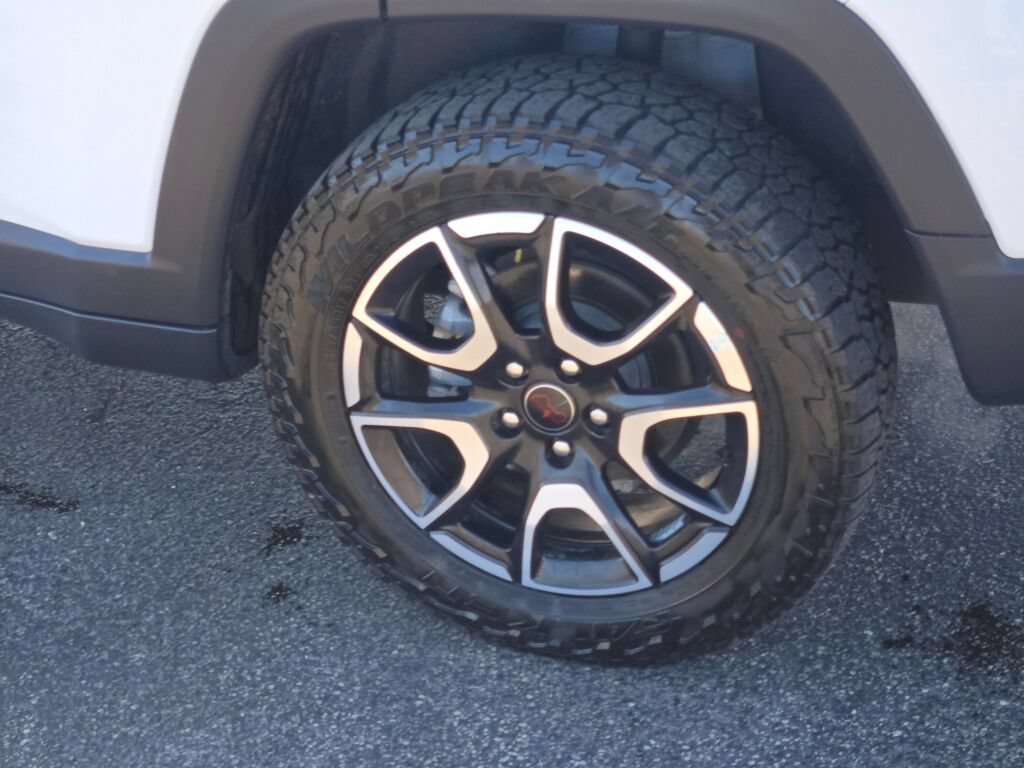 Certified 2025 Jeep Compass Trailhawk AWD/4WD image 19