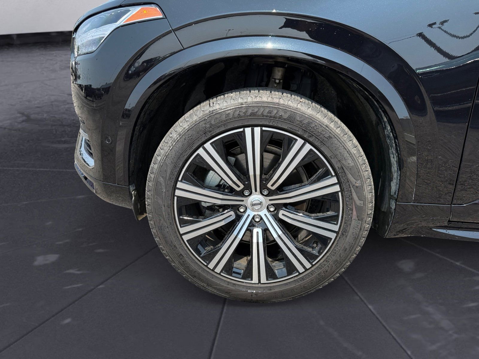 Used 2025 Volvo XC90 B5 Plus image 14