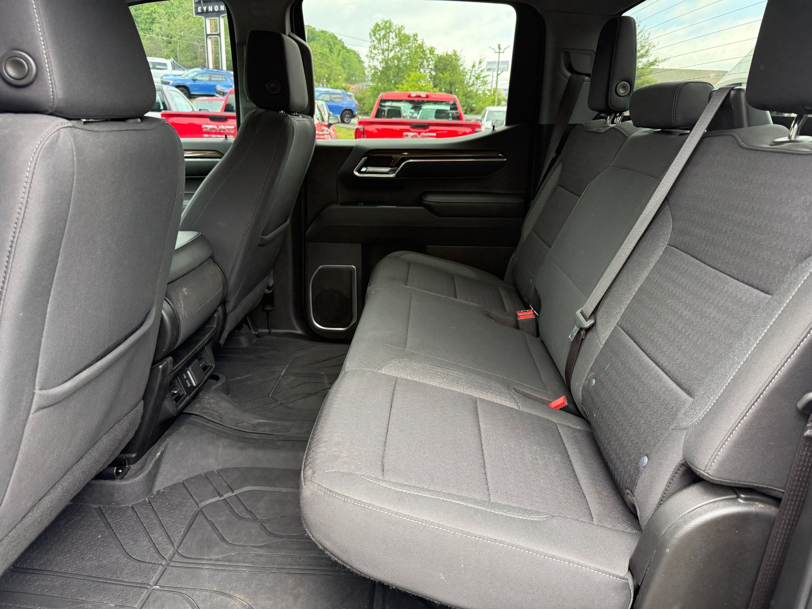 Used 2023 Chevrolet Silverado 1500 LT AWD/4WD image 16