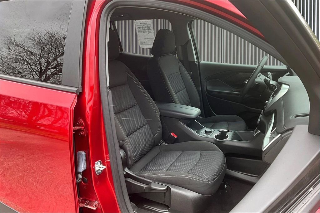 Used 2024 GMC Terrain SLE w/ Driver Convenience Package image 8