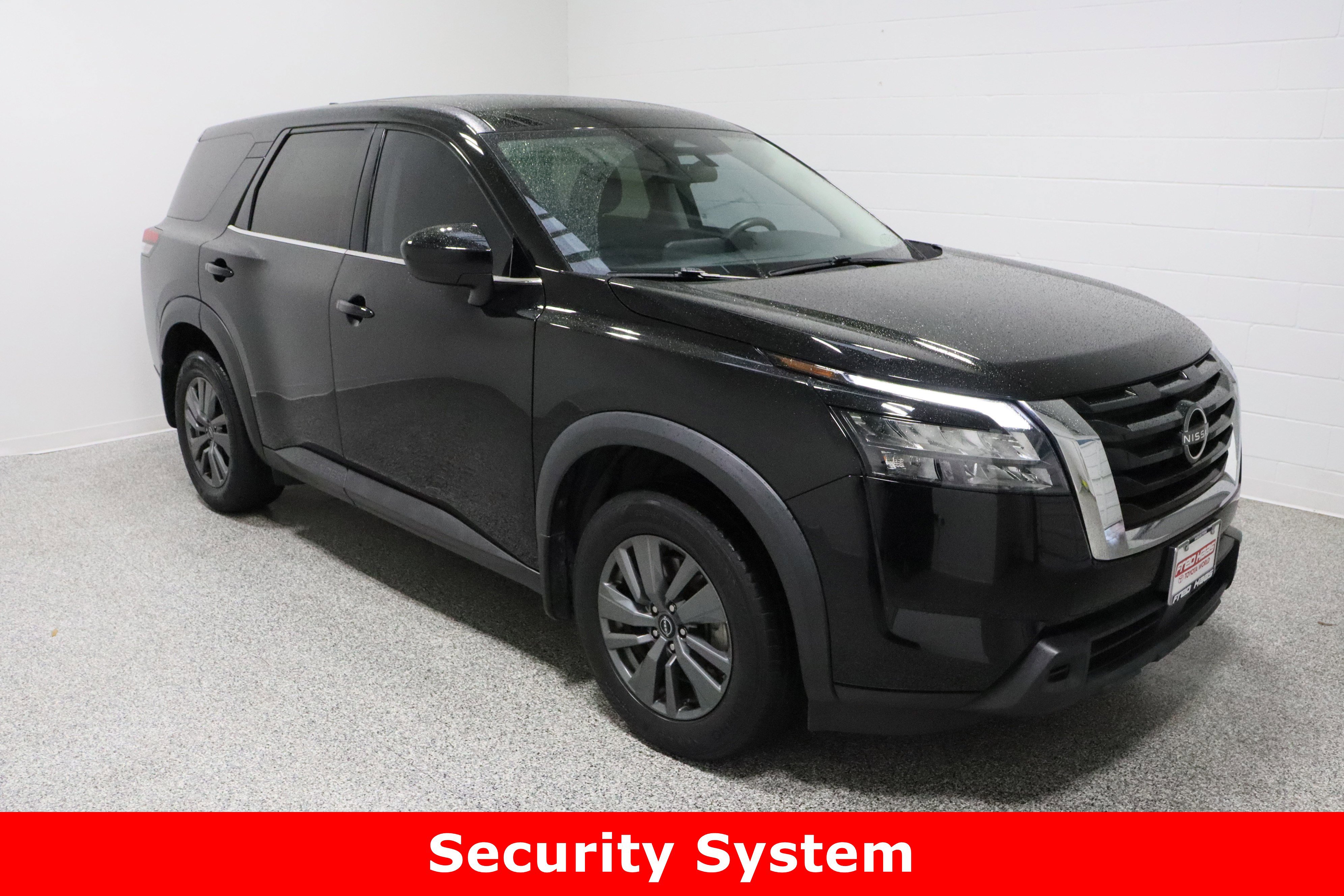 Used 2023 Nissan Pathfinder S image 4