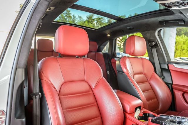 Used 2020 Porsche Macan Turbo image 35