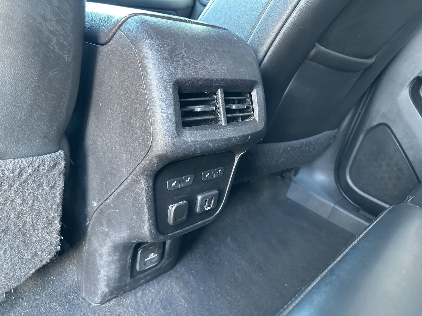 Used 2018 Chevrolet Equinox Premier w/ Infotainment II Package AWD/4WD image 17