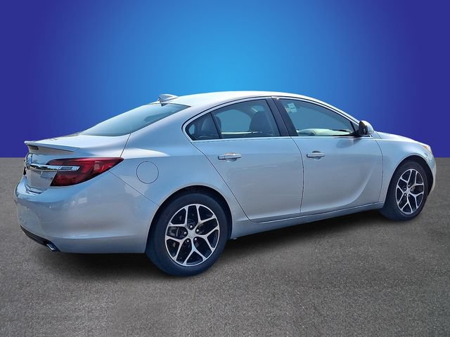 Used 2017 Buick Regal Sport Touring FWD image 5