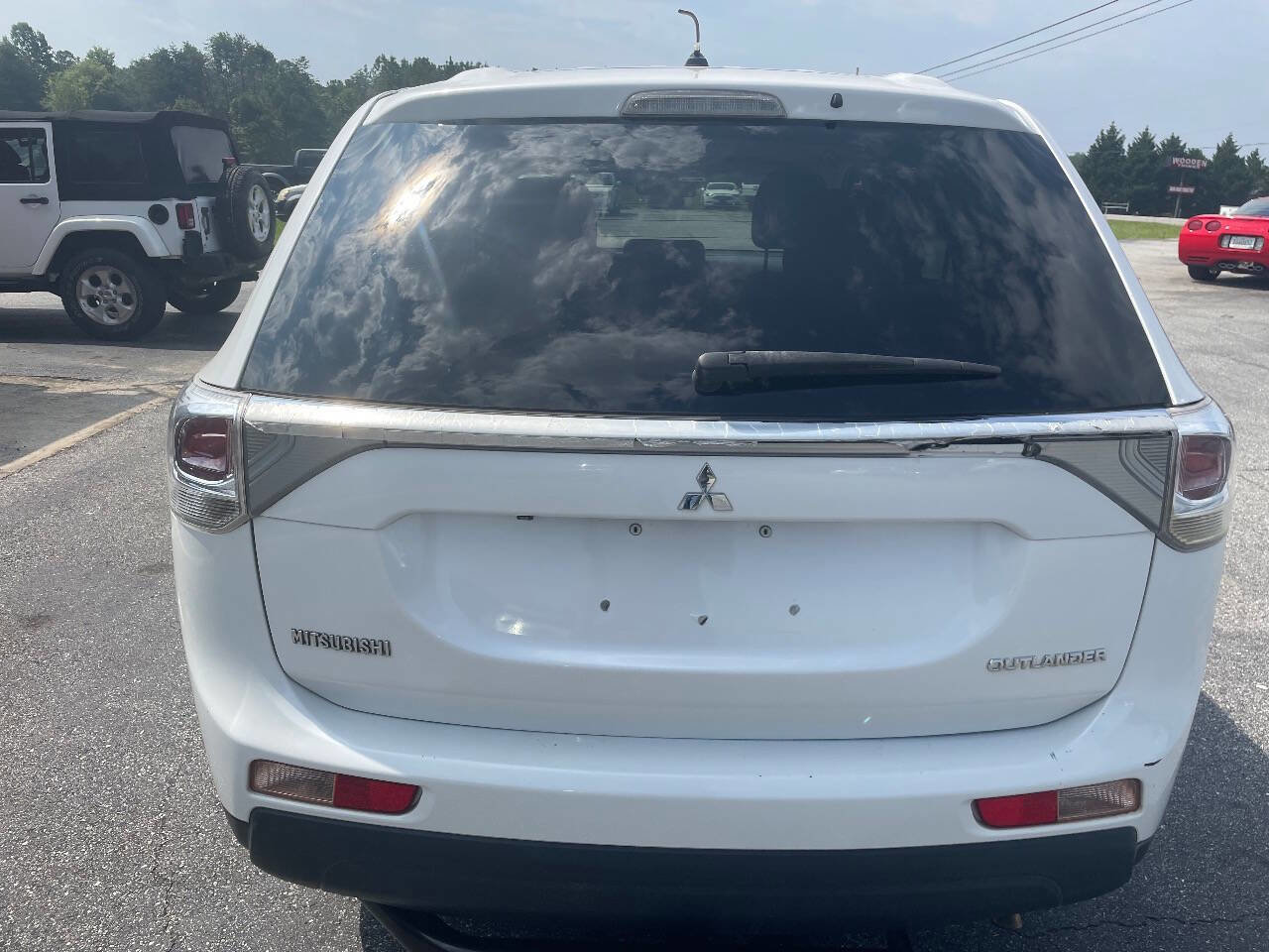 Used 2014 Mitsubishi Outlander SE image 4