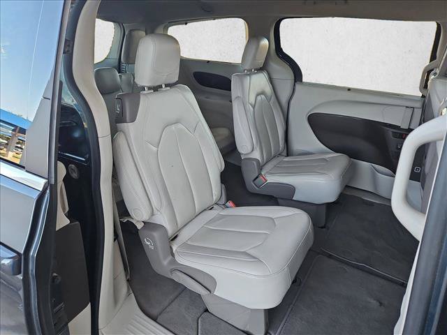 Used 2020 Chrysler Pacifica Touring-L Plus w/ Tire & Wheel Group FWD image 22