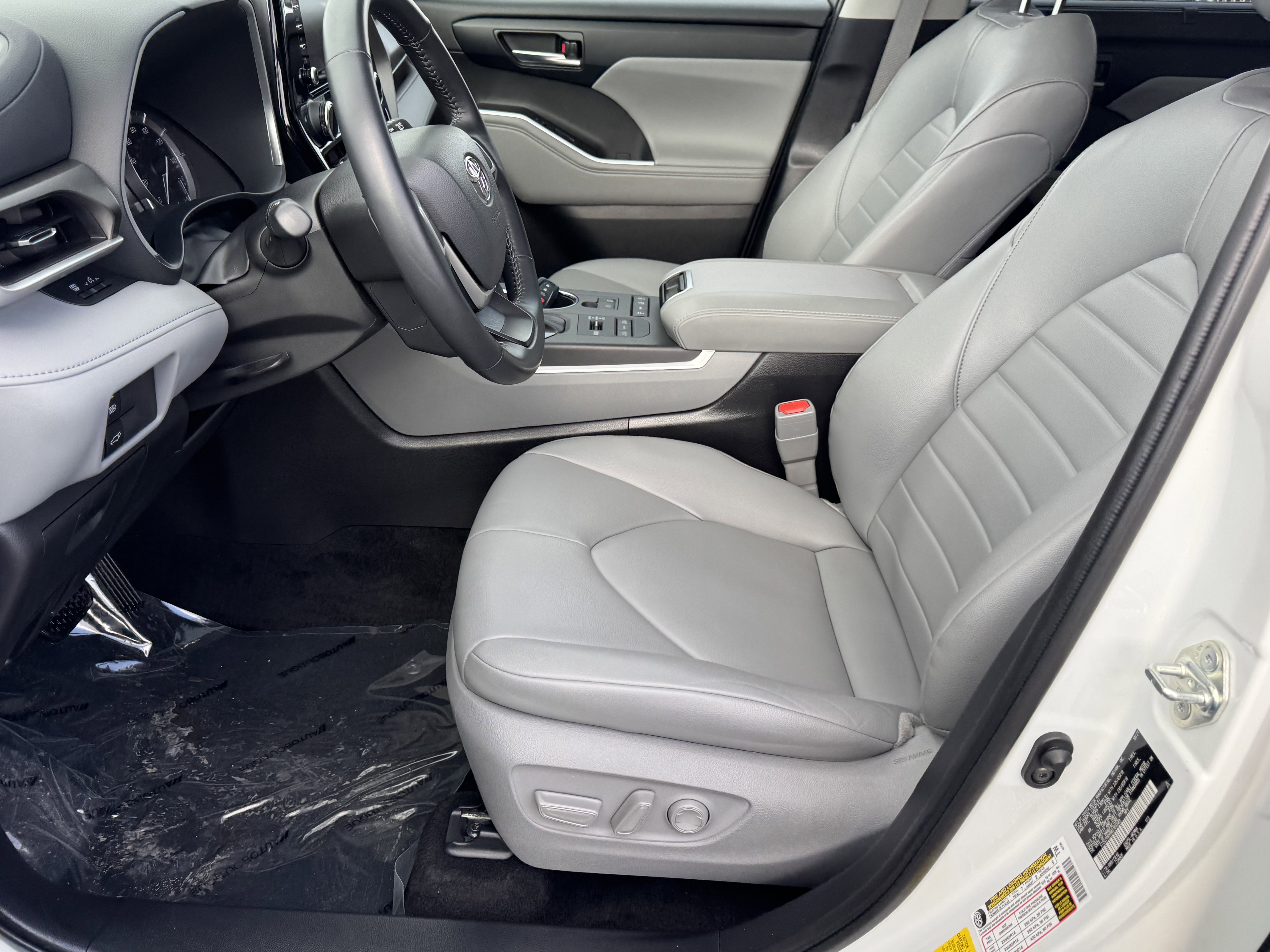 Used 2022 Toyota Highlander XLE image 38