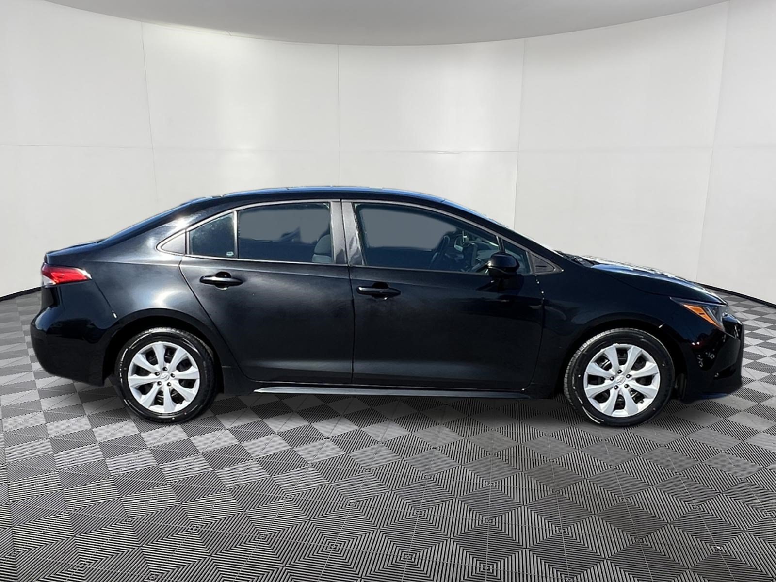 Used 2025 Toyota Corolla LE FWD image 7