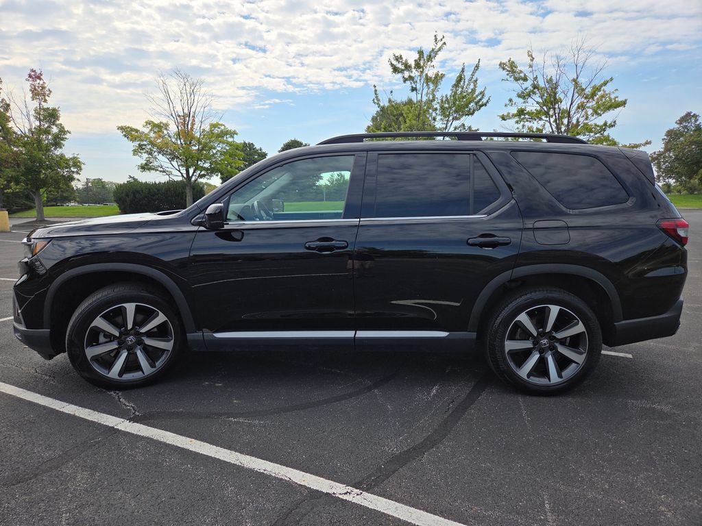 Certified 2025 Honda Pilot Touring image 24