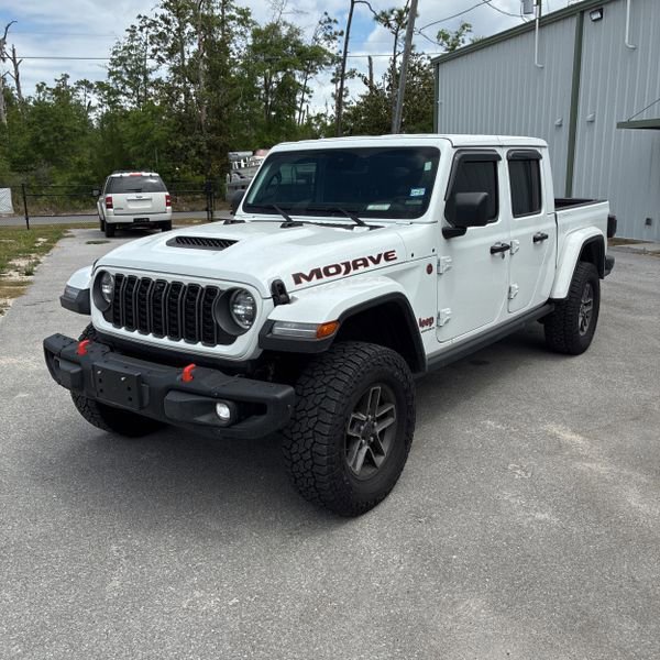 Used 2025 Jeep Gladiator Mojave AWD/4WD image 4
