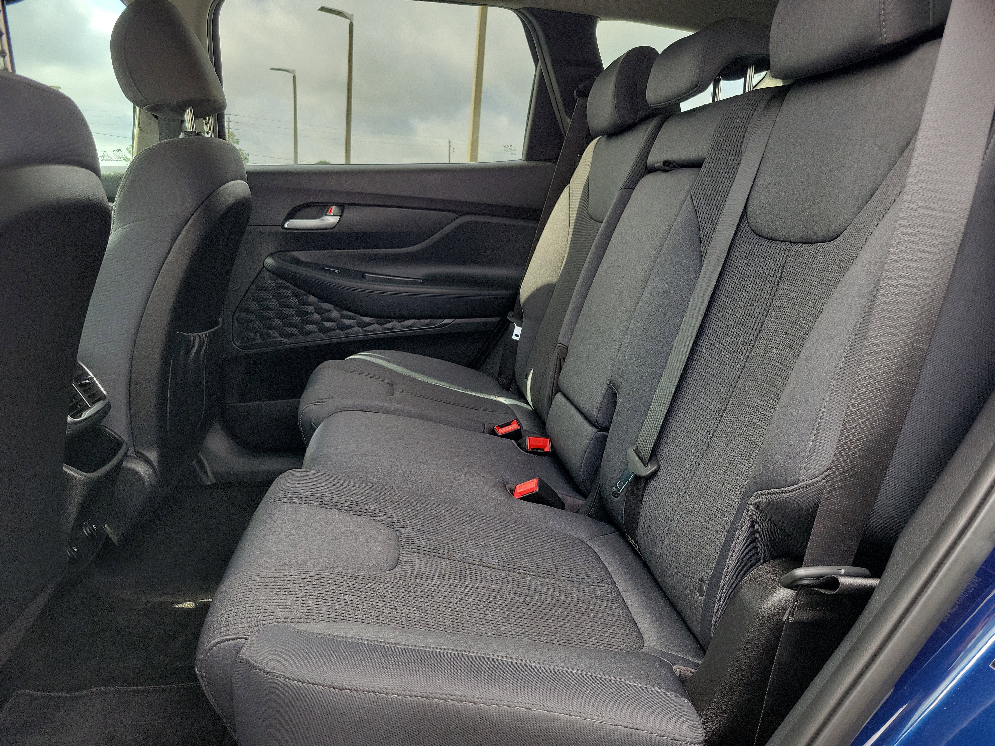 Used 2020 Hyundai Santa Fe SE image 11