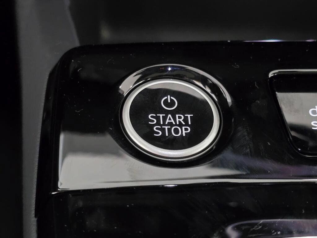 New 2025 Audi A6 e-tron Premium image 24