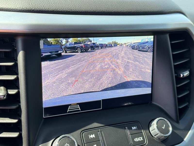 Certified 2023 GMC Acadia SLE w/ Driver Convenience Package image 23