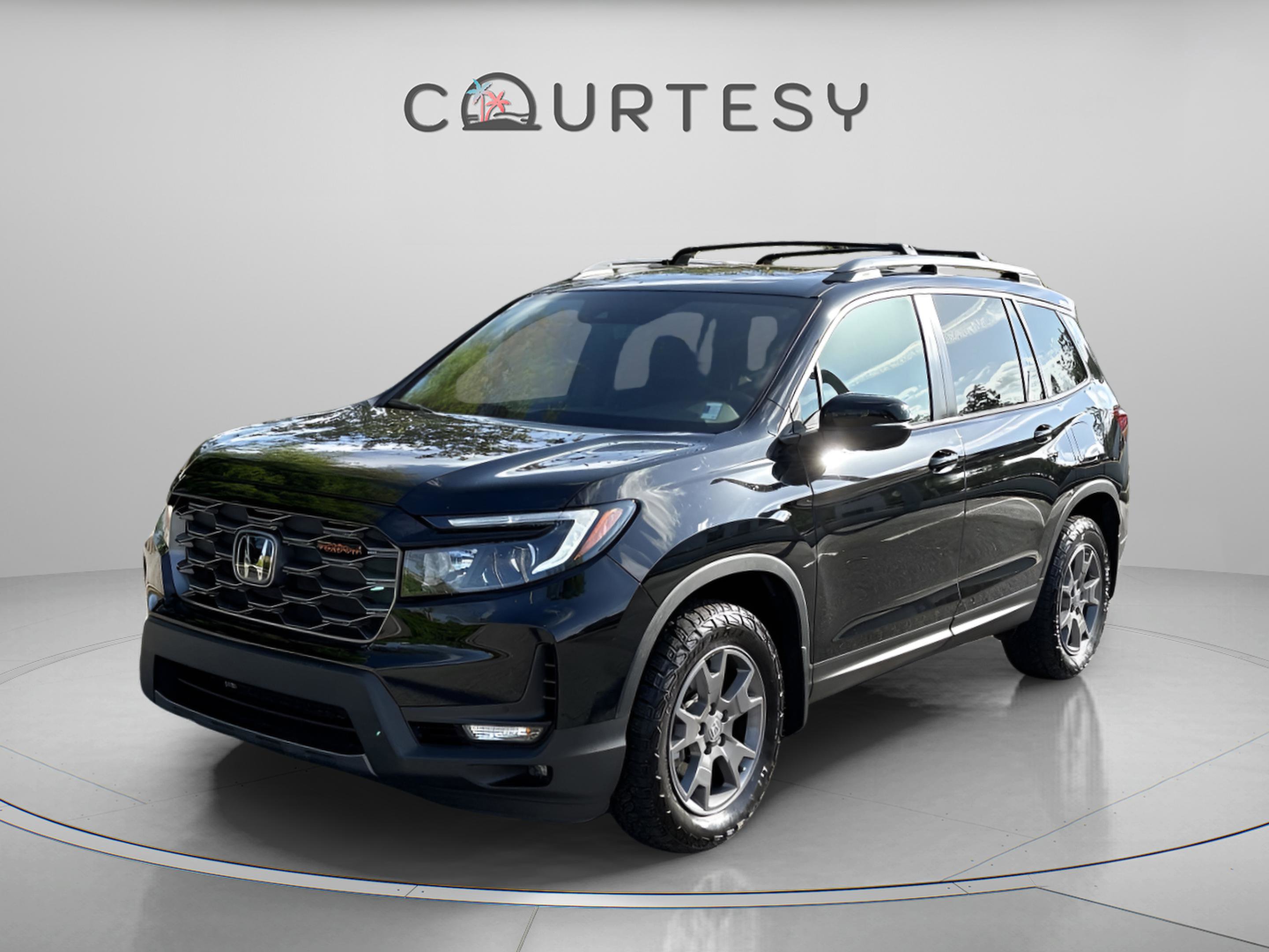 Used 2024 Honda Passport TrailSport image 2