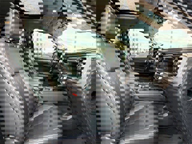 Used 2024 Ford Expedition XLT image 15