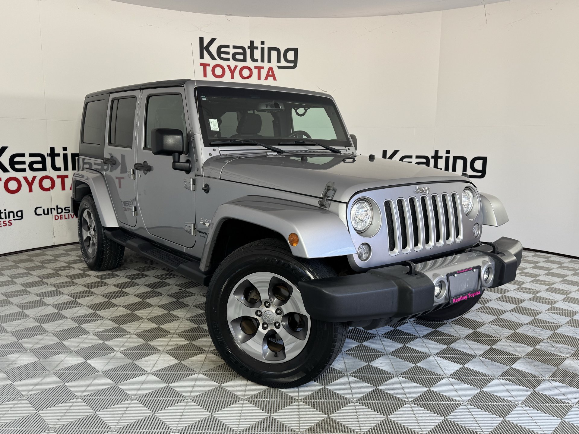 Used 2018 Jeep Wrangler Unlimited Sahara AWD/4WD image 2