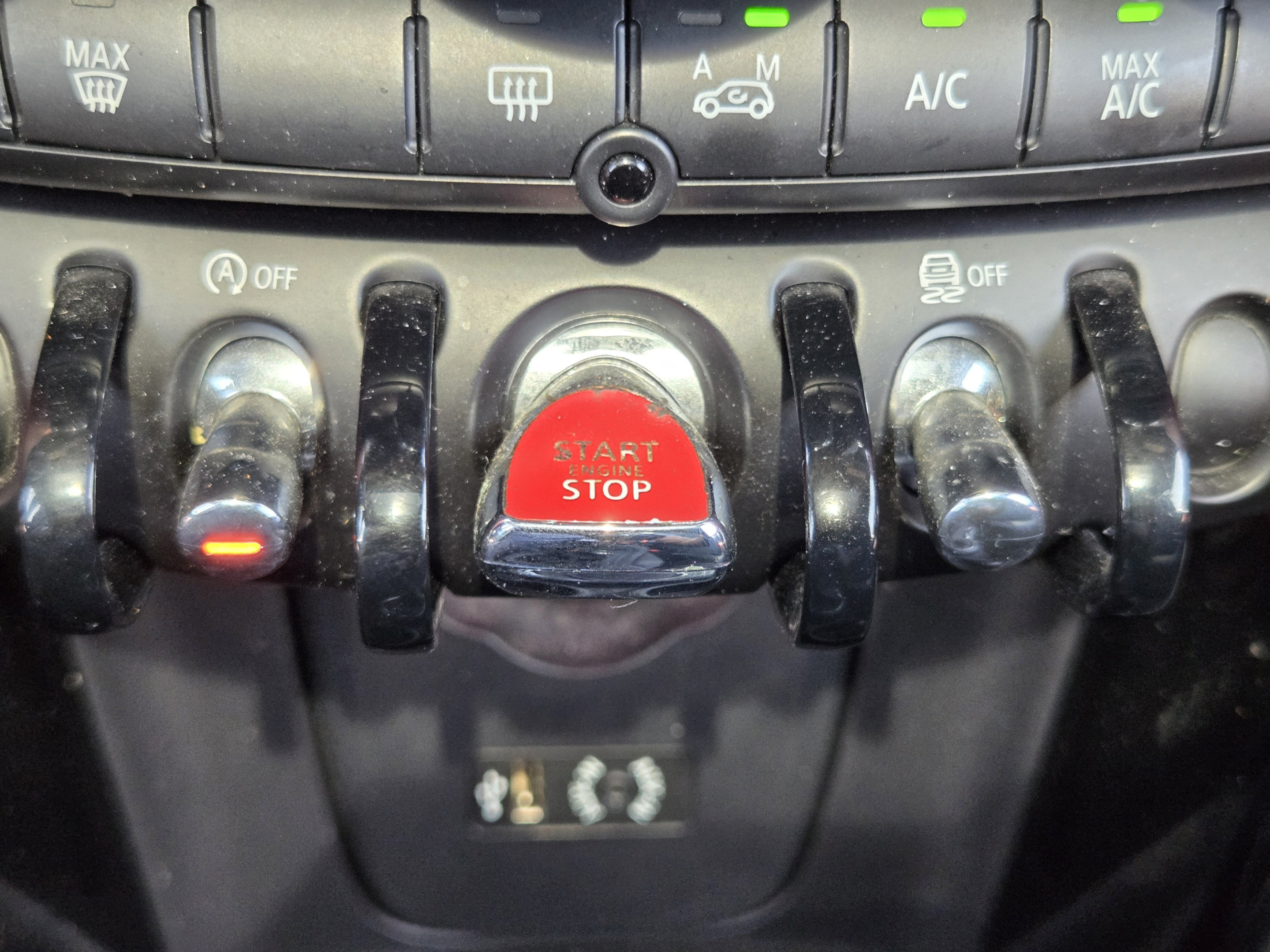 Used 2015 MINI Cooper 2-Door Hardtop FWD image 30