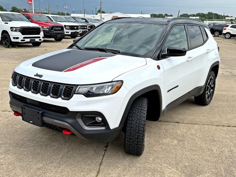 Used 2025 Jeep Compass Trailhawk AWD/4WD image 8