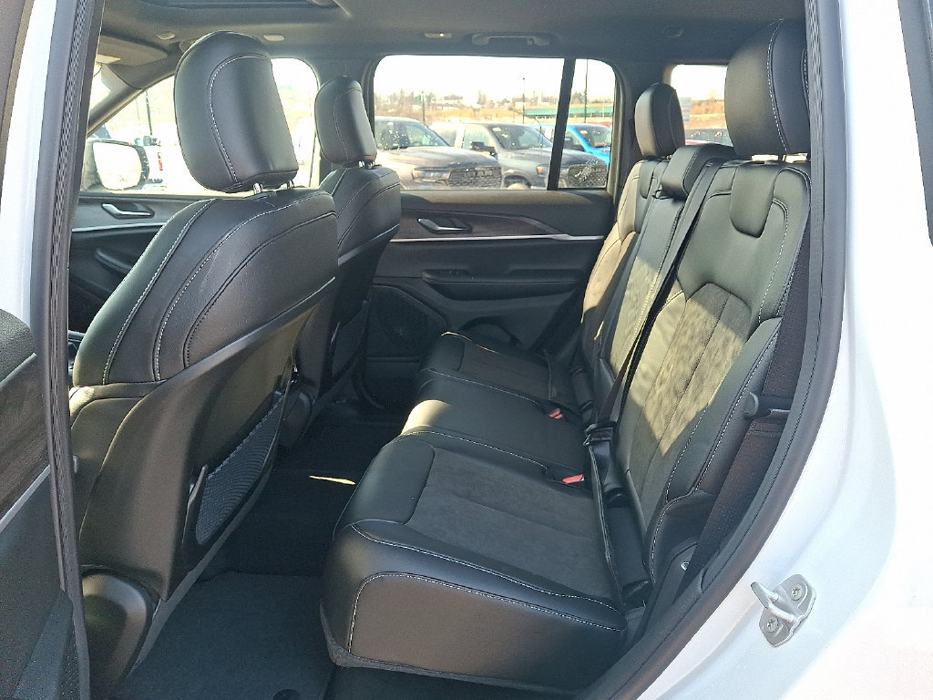 New 2026 Jeep Grand Cherokee Altitude AWD/4WD image 5