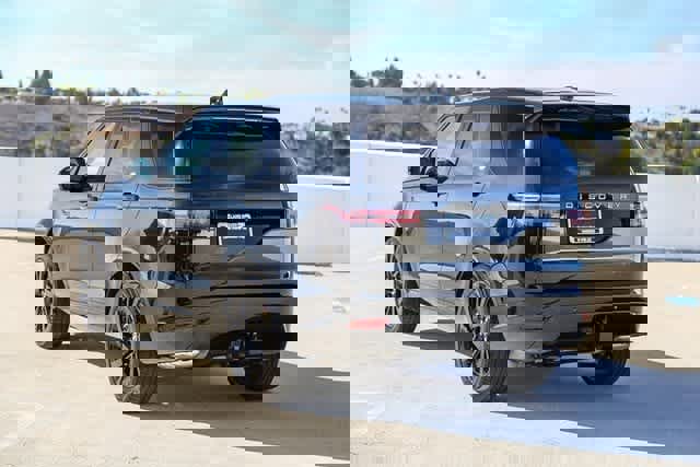 New 2025 Land Rover Discovery Dynamic SE image 6