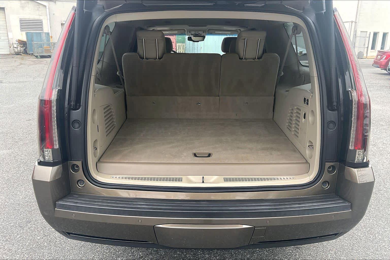 Used 2015 Cadillac Escalade ESV Luxury AWD/4WD image 38