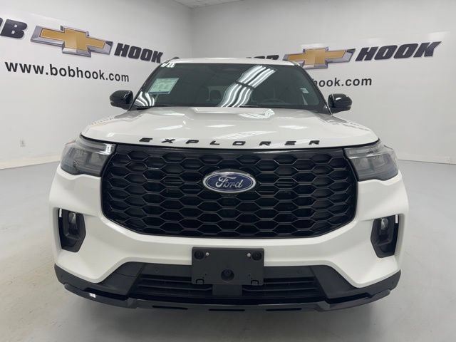 Used 2025 Ford Explorer ST-Line AWD/4WD image 2
