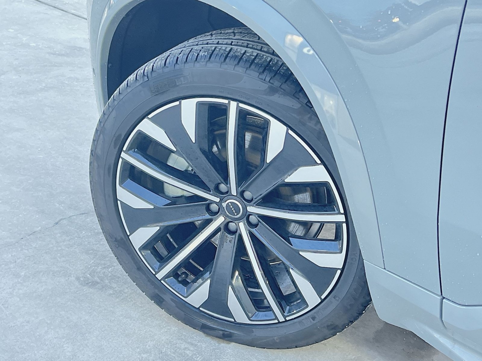 New 2026 Volvo XC90 B6 Plus w/ Protection Package AWD/4WD image 12
