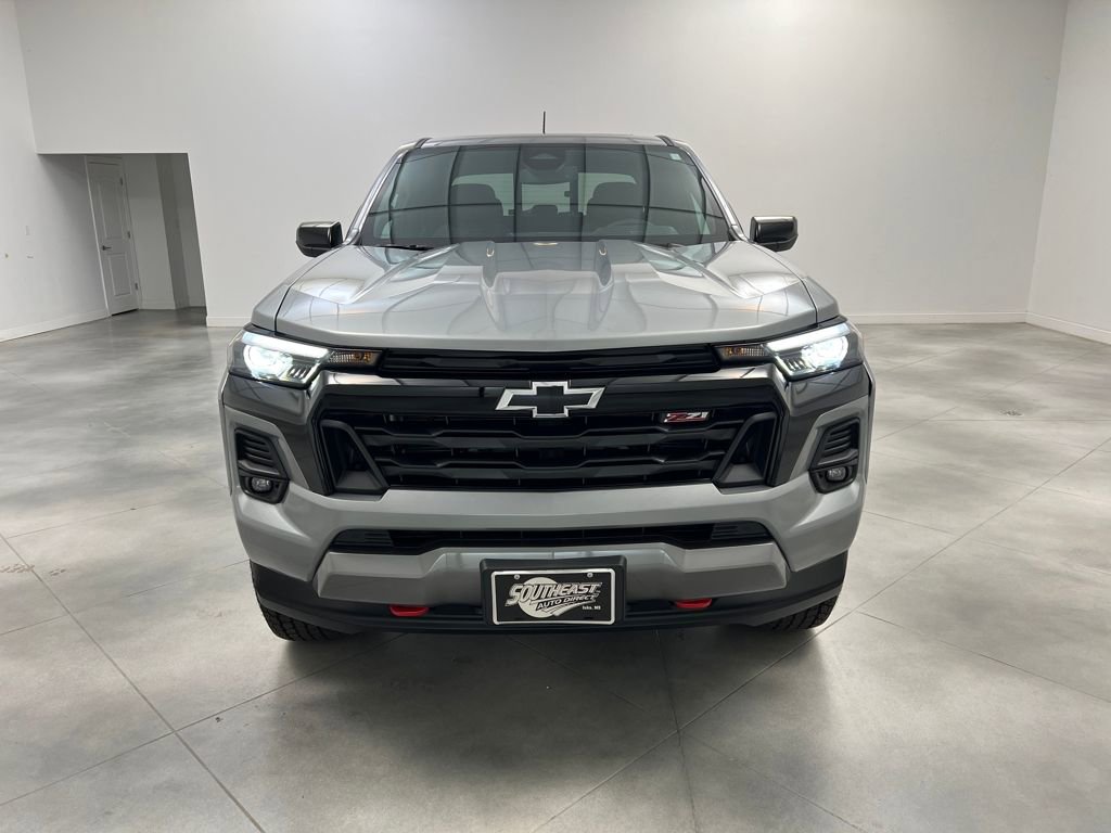 Used 2026 Chevrolet Colorado Z71 AWD/4WD image 2
