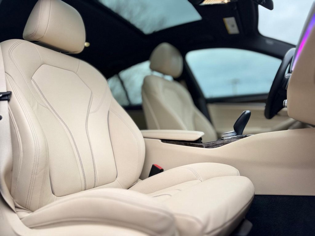 Used 2020 BMW 540i xDrive w/ Premium Package image 22
