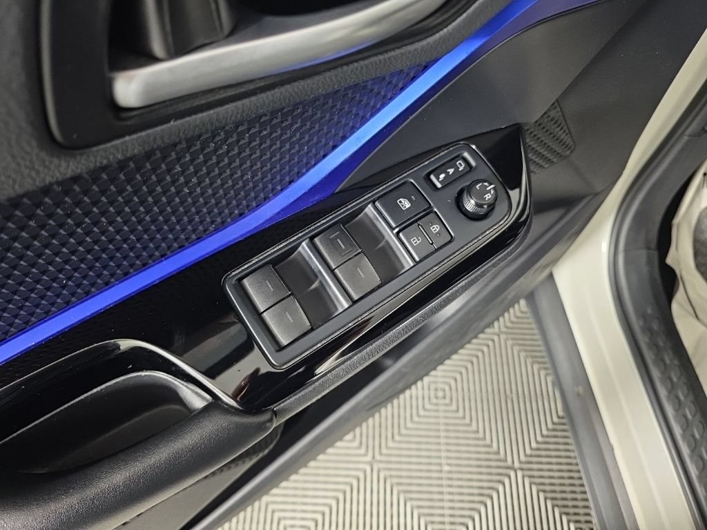 Used 2020 Toyota C-HR XLE FWD image 12