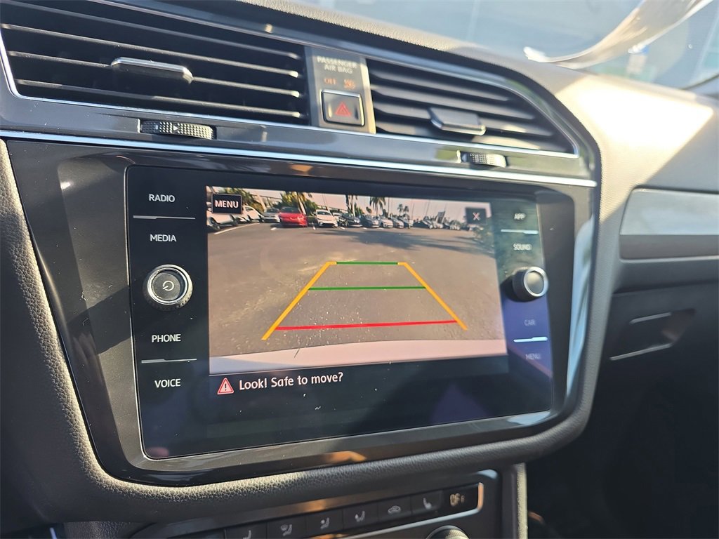 Used 2018 Volkswagen Tiguan SE w/ Panoramic Sunroof Package image 24