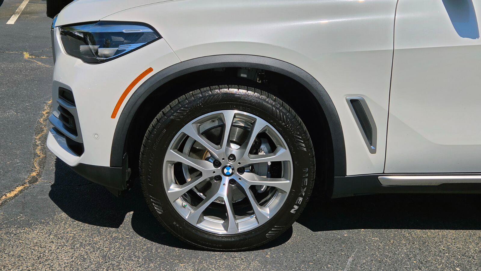 Used 2022 BMW X5 xDrive40i w/ Premium Package AWD/4WD image 13