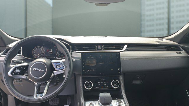 Used 2025 Jaguar F-PACE R-Dynamic S AWD/4WD image 21