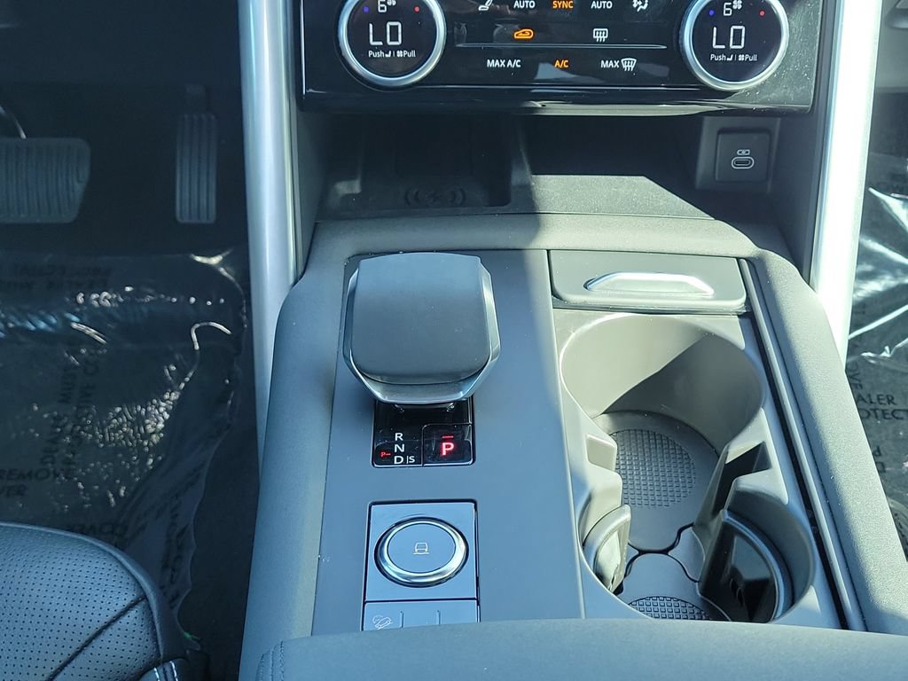 Certified 2025 Land Rover Discovery S AWD/4WD image 20