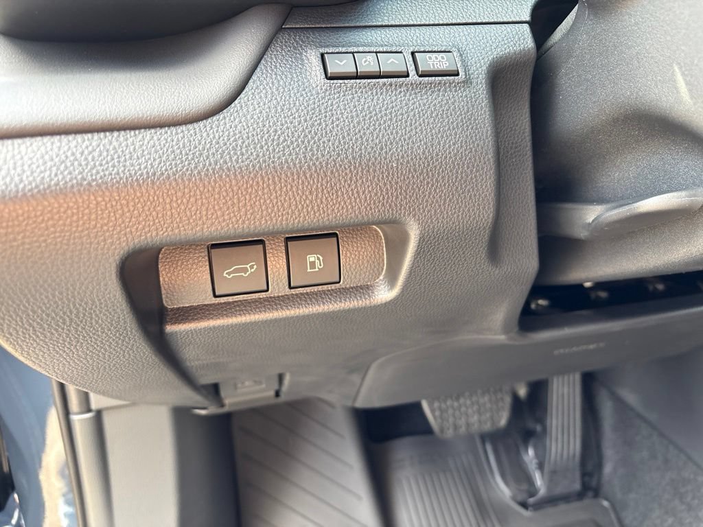 Used 2026 Toyota Crown Signia AWD/4WD image 19