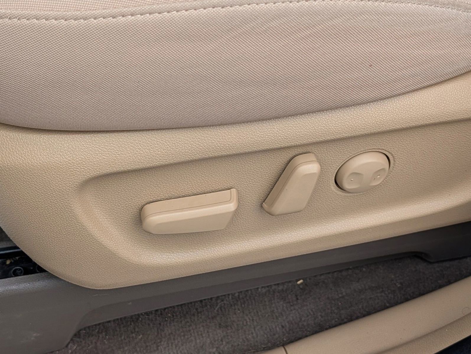 Used 2019 Kia Sedona LX image 16