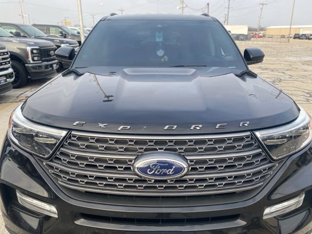 Used 2022 Ford Explorer XLT w/ Equipment Group 202A image 3