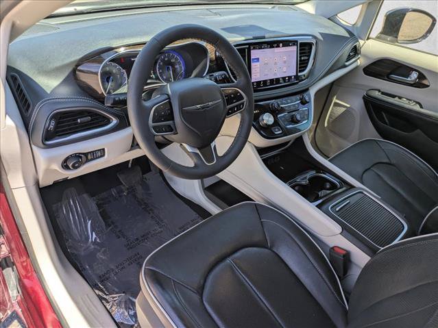 Used 2023 Chrysler Pacifica Limited FWD image 10