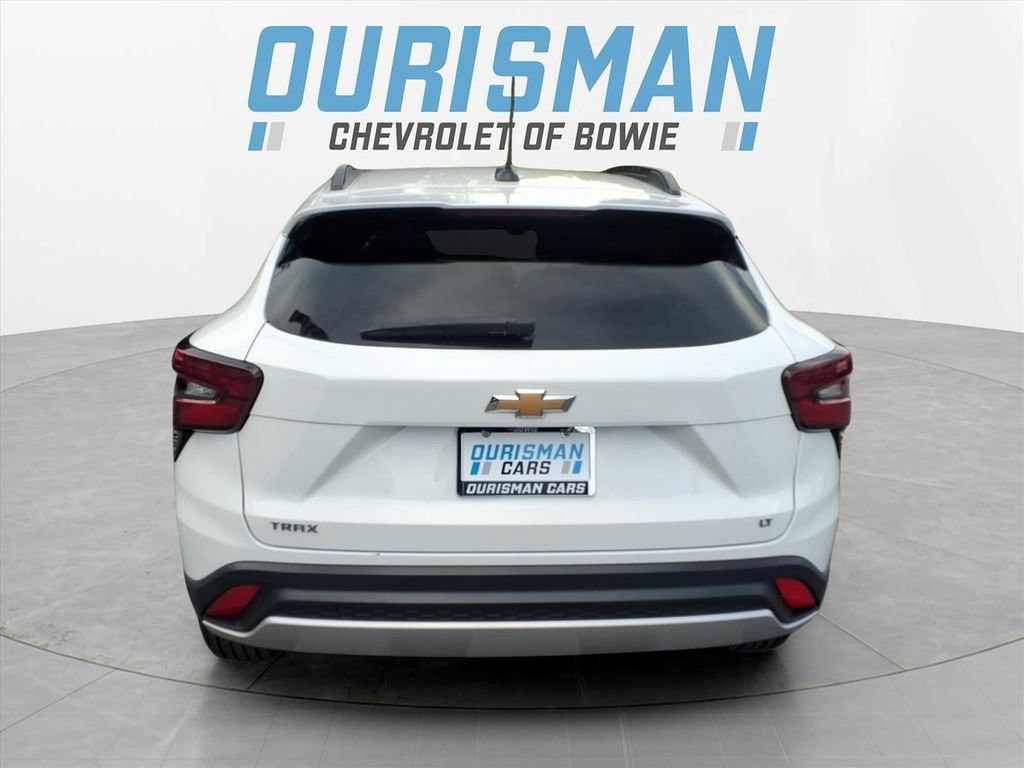 Certified 2024 Chevrolet Trax LT w/ LT Convenience Package FWD image 4