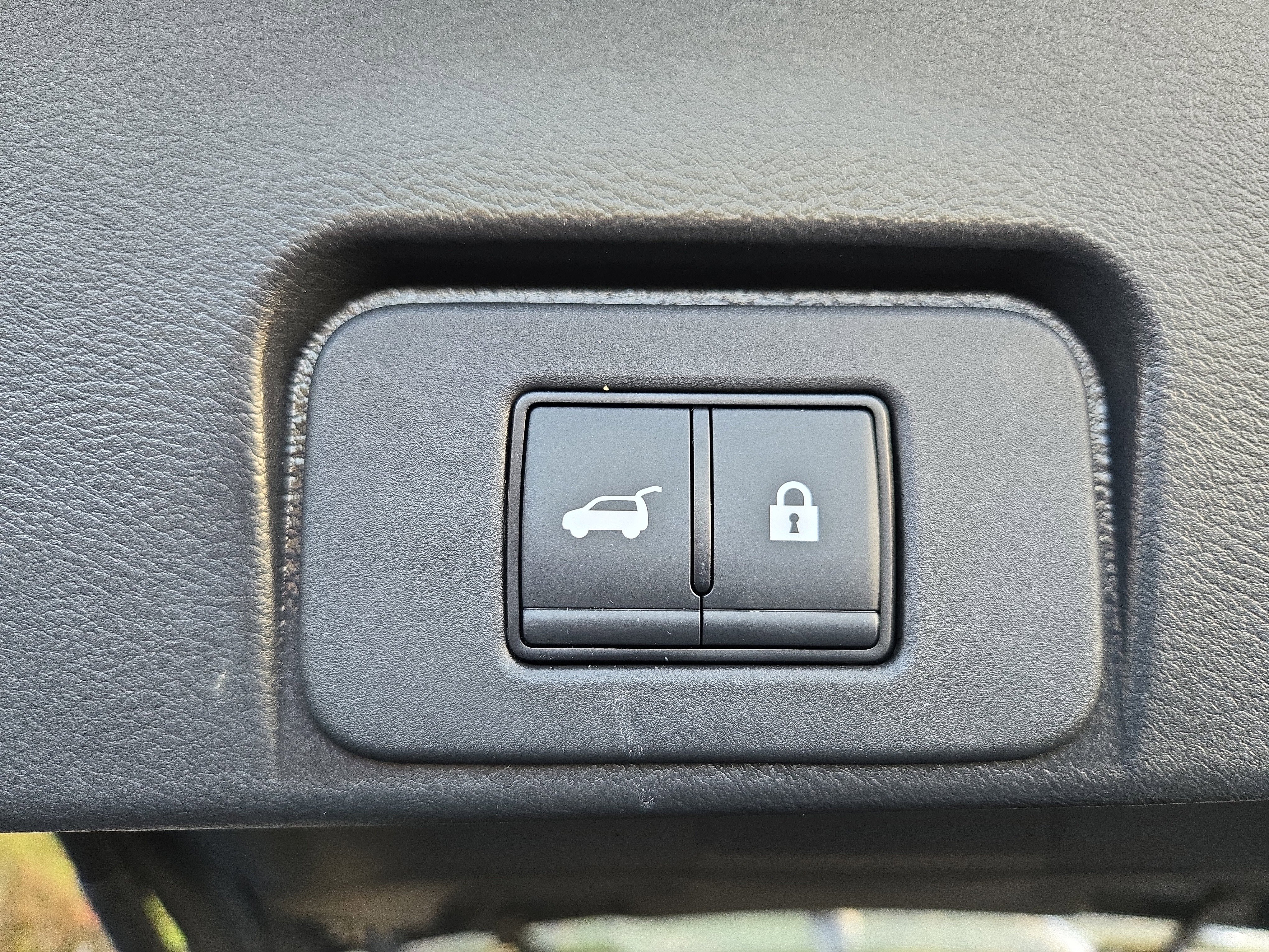 Used 2023 Nissan Rogue SL w/ SL Premium Package image 10