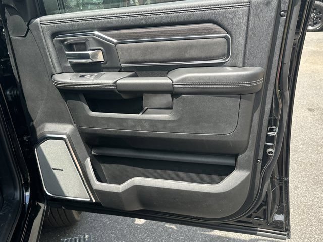 New 2026 RAM 3500 Laramie AWD/4WD image 15