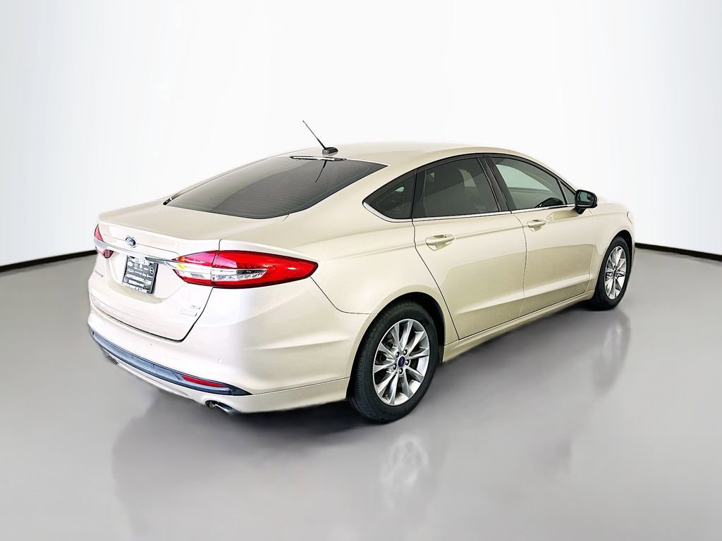 Used 2017 Ford Fusion SE w/ Fusion SE Technology Package image 7