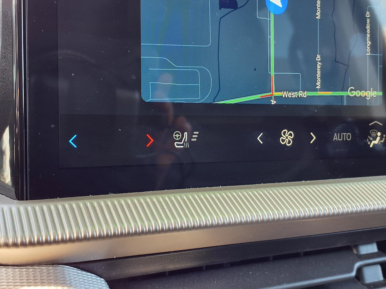 Used 2025 Ford Explorer Active w/ Active Comfort Package image 5