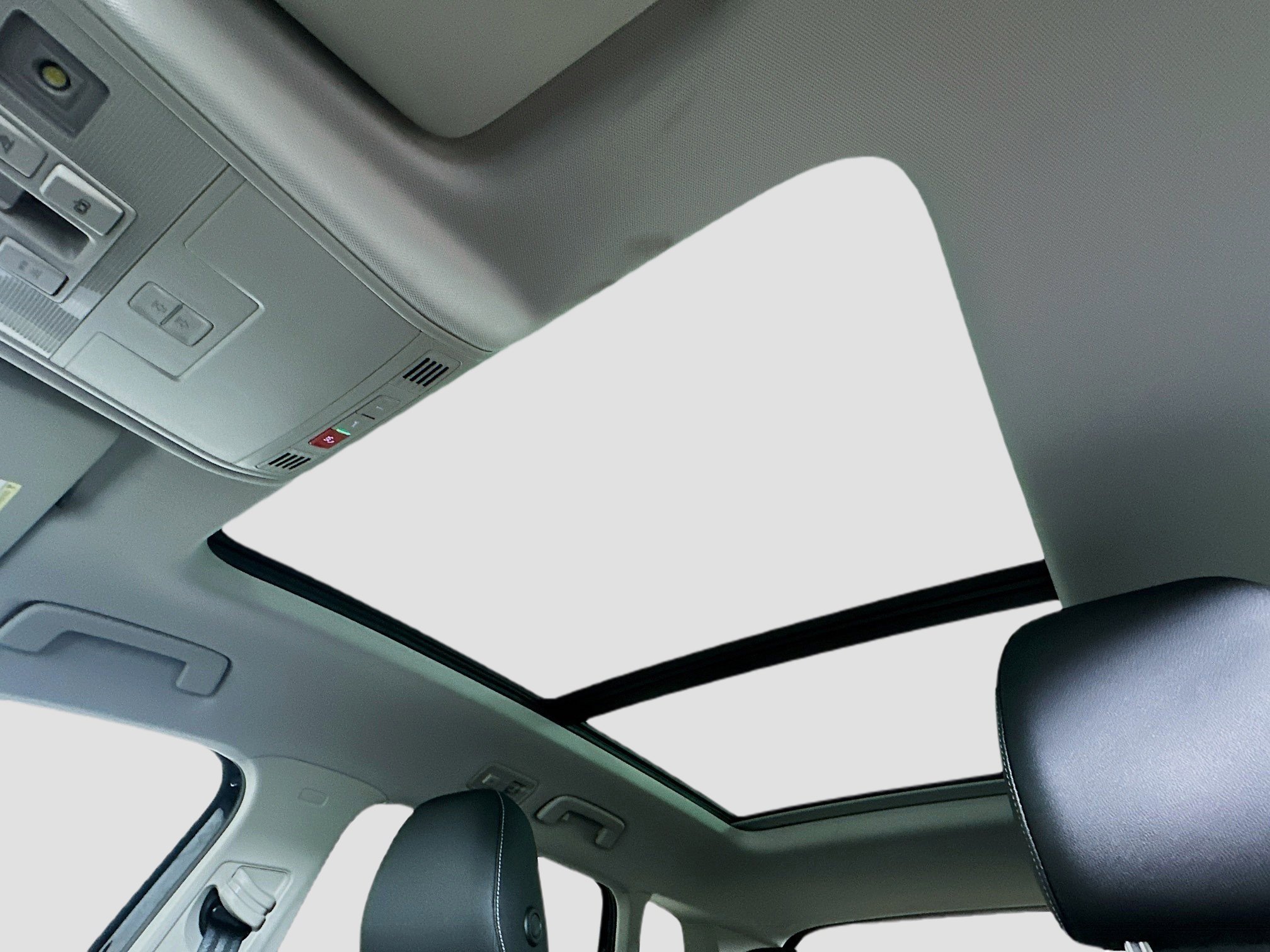 Certified 2025 Volkswagen Taos SEL image 14