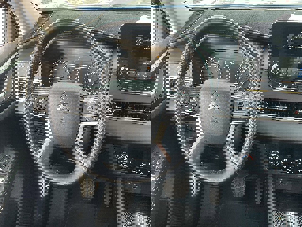 Used 2023 Mitsubishi Outlander SE Black Edition image 13