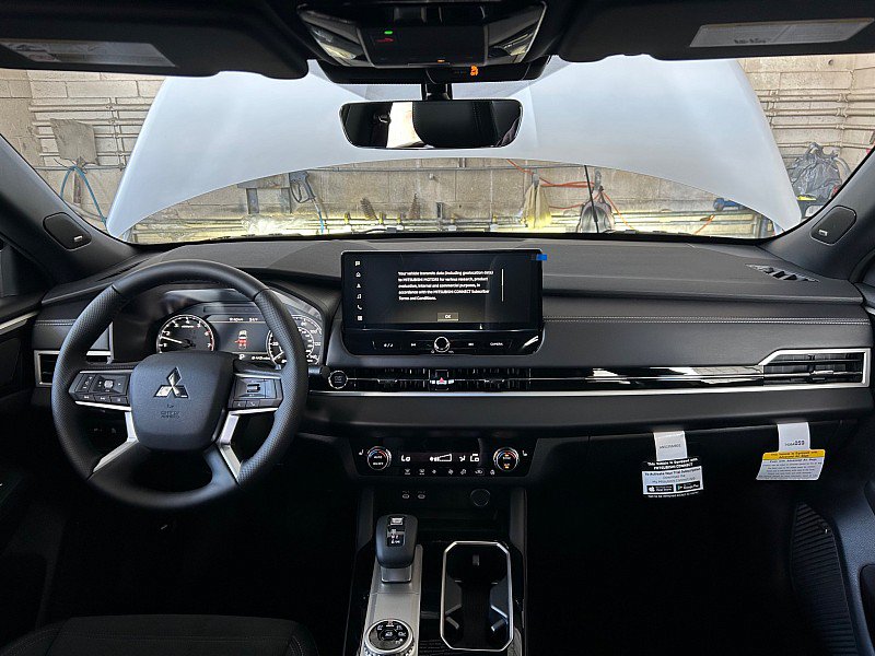 New 2026 Mitsubishi Outlander LE FWD image 23