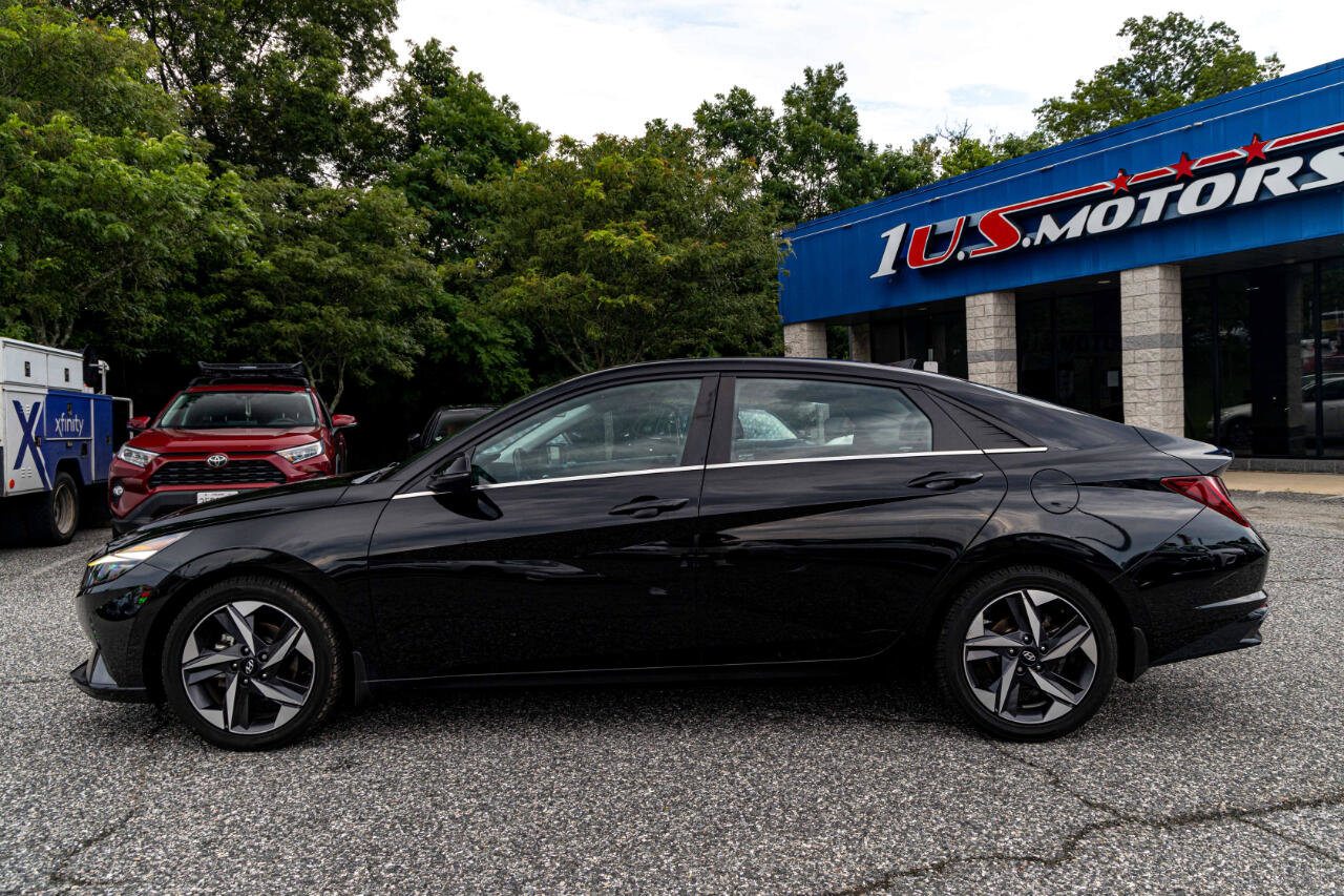 Used 2023 Hyundai Elantra Limited w/ Cargo Package image 3