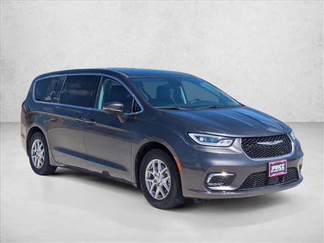 Used 2023 Chrysler Pacifica Touring-L image 3