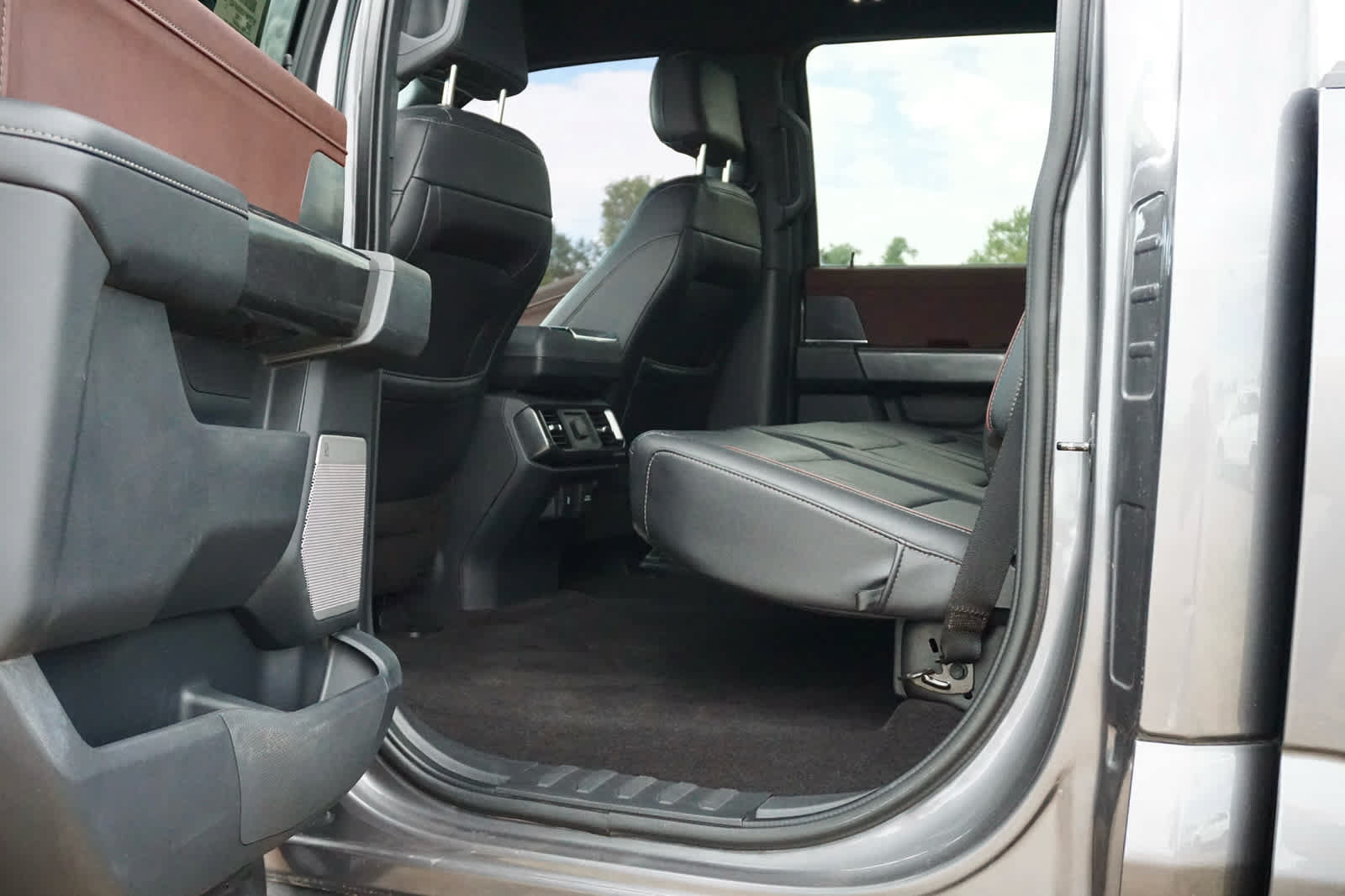 Used 2022 Ford F150 Lariat w/ Max Trailer Tow Package AWD/4WD image 30