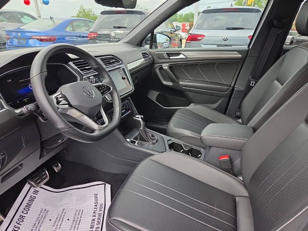 Certified 2024 Volkswagen Tiguan SE R-Line FWD image 7